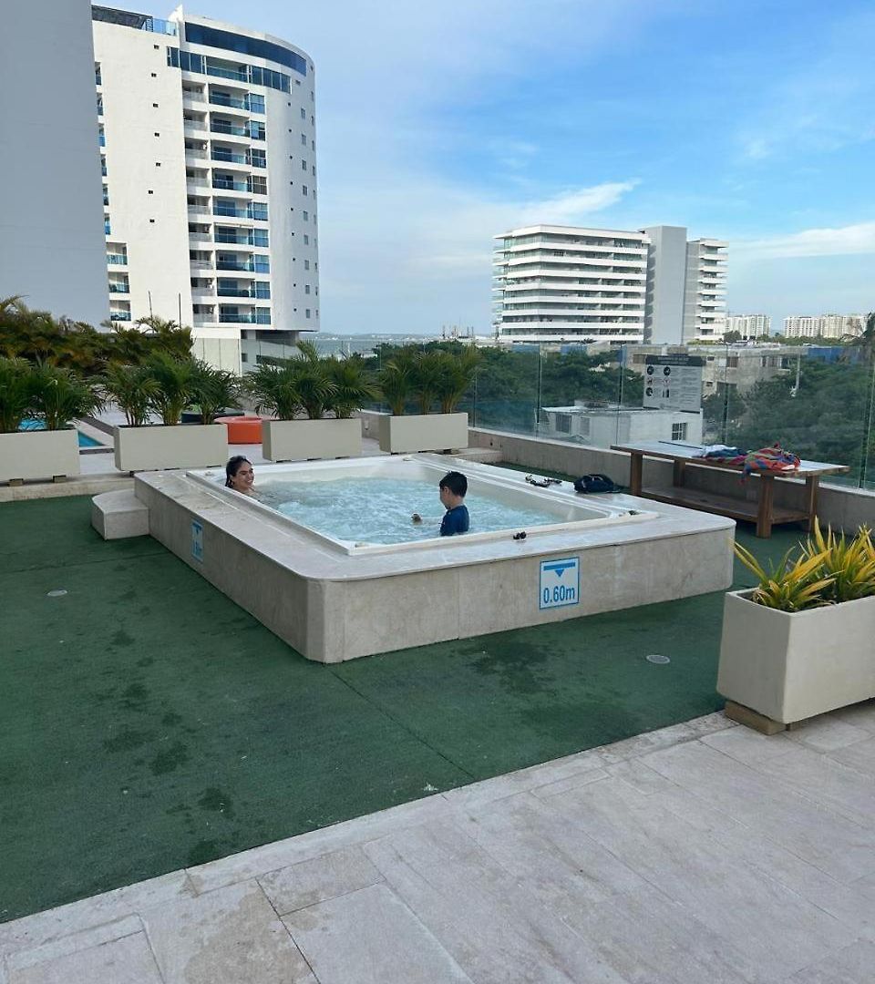 Apartamento Moderno Vista Al Mar, Piscina, Jacuzzi, Sauna, Turco *